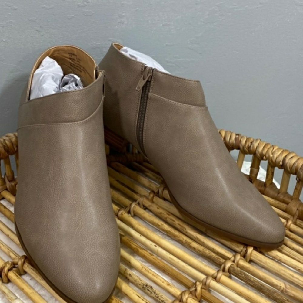 Comfortview Alma ankle bootie wide width